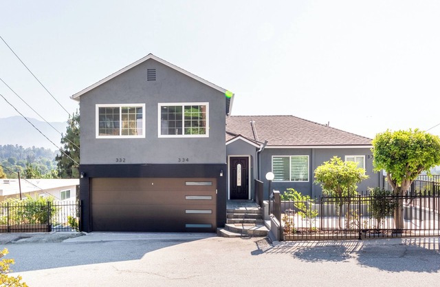 Enchanting 4-bedroom house with AC in Pasadena.