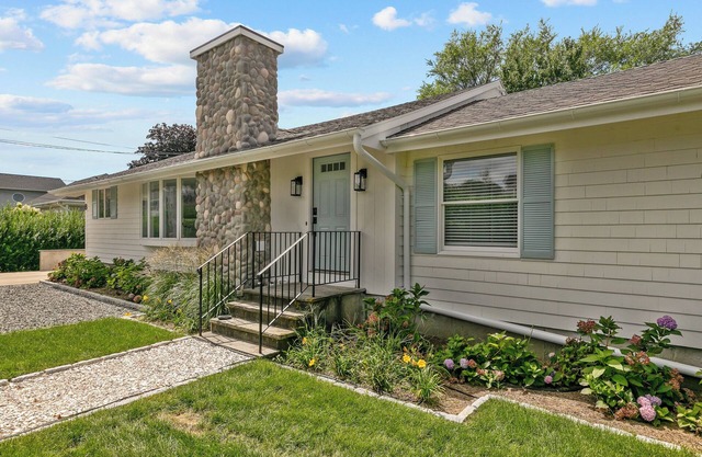 Endless Summer Cottage - Charming 3BR House near Beaches Middletown, RI