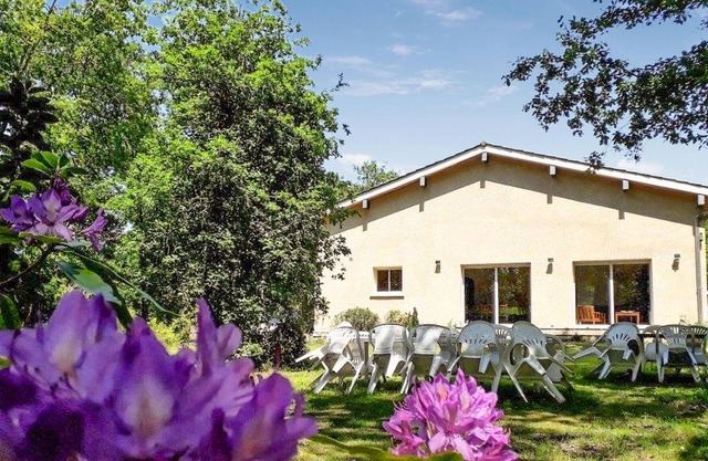 Alojamiento de 5 habitaciones en Saint-Vivien-de-Médoc