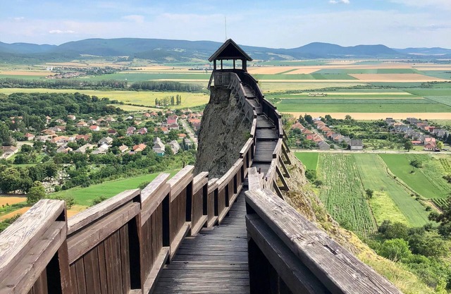 Enjoy a spacious suite near Castle Rock attractions!!