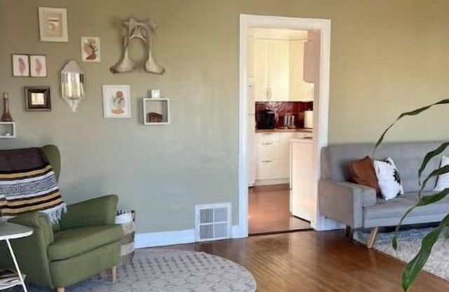 Enjoy charming 2BR/2B near DT and all ski areas