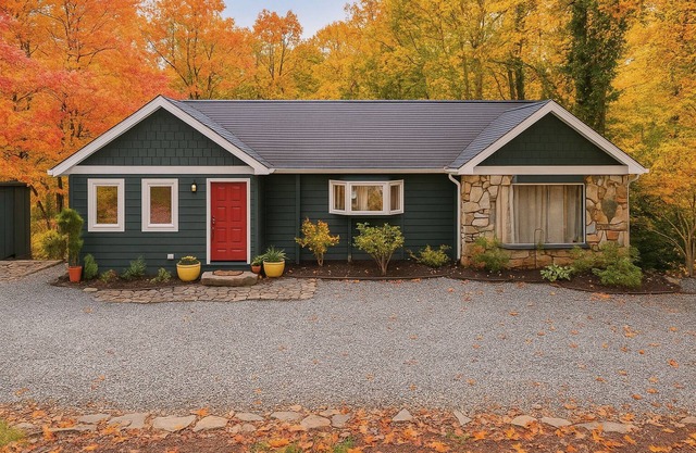 Lake James 3 bd/2 ba Lakeview Home with Pool, Boat Ramp and Free Kayaks