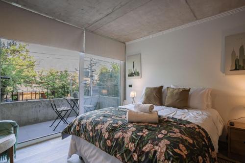 Enjoy La Reina in This Cozy Studio