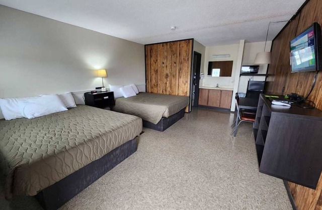 Enjoy Room w/ Access to Refreshing Pool, Golf Cart Rentals & Outdoor Fun