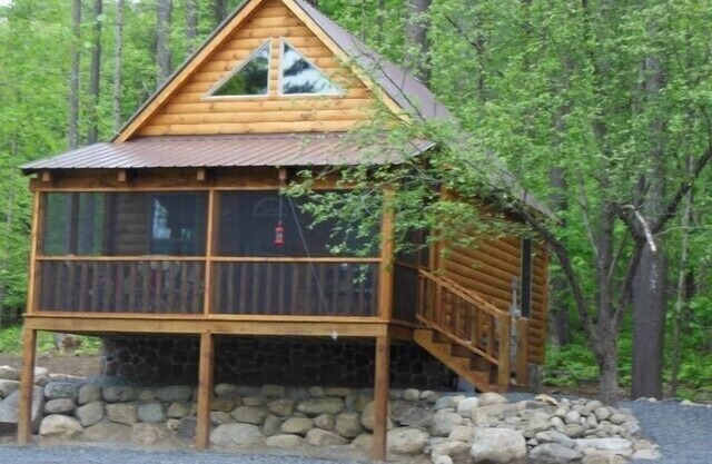 Disfruta el invierno en The Adirondacks en Ruby Hill Cabins