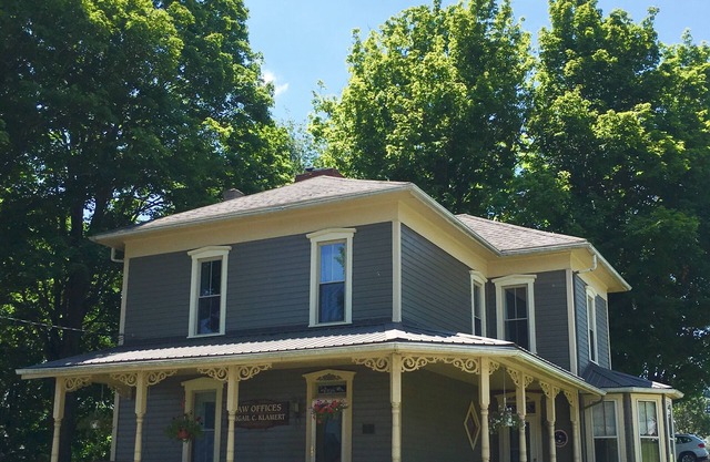 Disfrute del lago Tappan en la casa victoriana de 1860 en el pintoresco Deersville