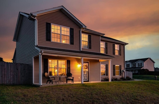Enjoy the comfort of this luxurious home with outstanding facilities in the serene neighborhood.