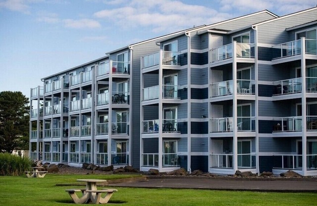 Disfrutar de este segundo condominio de piso con vistas impresionantes de la costa en Lincoln City!