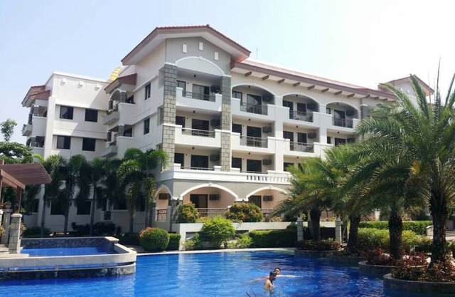 Disfruta de tu estadía en Manila en este elegante condominio totalmente amueblado con WiFi de fibra