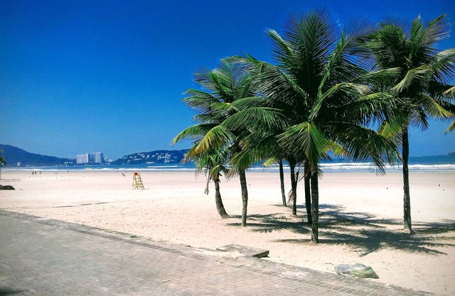 Inlet / Aquário- 3 blocks BEACH ENSEADA- 2 bathrooms 3-1 dormit.- parking space