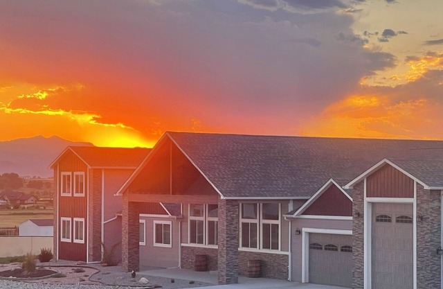 Entertaining paradise with game room, hot tub, & incredible mountain views!