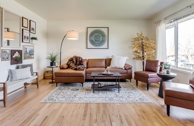 Entertainment & Comfort Near Arvada & RedRocks