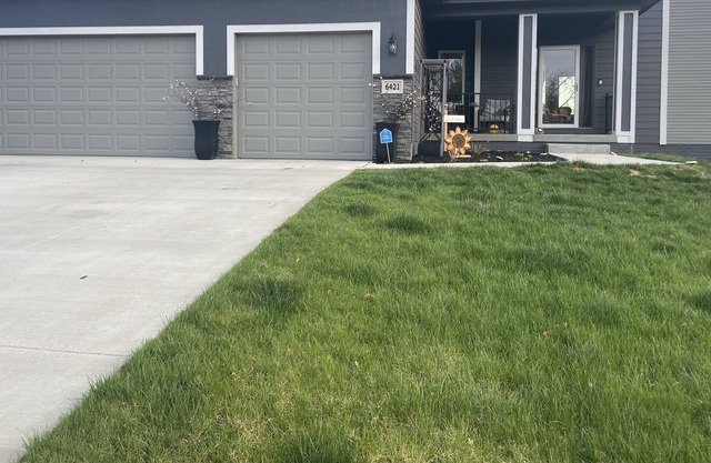 Entire 4 bed 3.5 bath new construction home with jacuzzi tub!