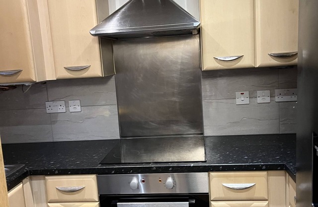 Entire Captivating 2-bed House in Manchester