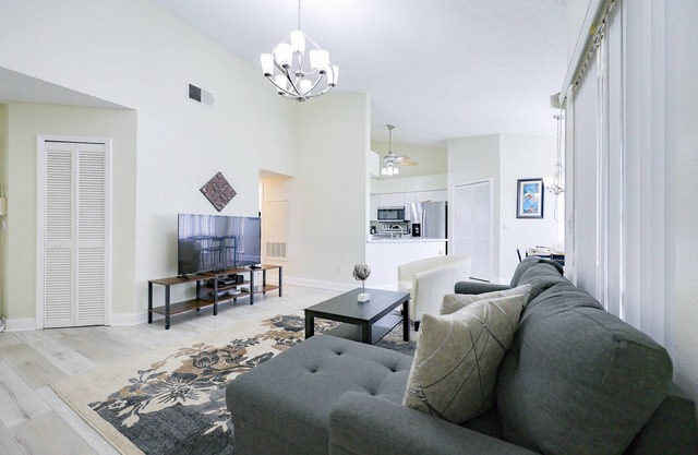Entire condo with 2BD in Orlando, remote work friendly, downtown area