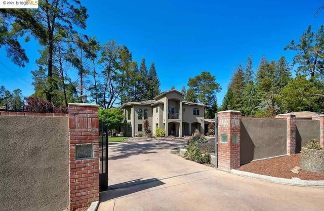 Entire Guest Suite in Oakland hills Estate.