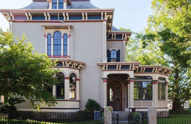 Gorgeous Historic Mansion Near Ferry – Full Estate
