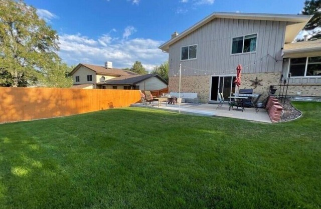 Entire House! 2 miles to RED ROCKS Amphitheater :