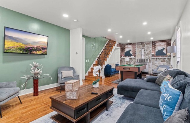 Entire House-Private Parking
