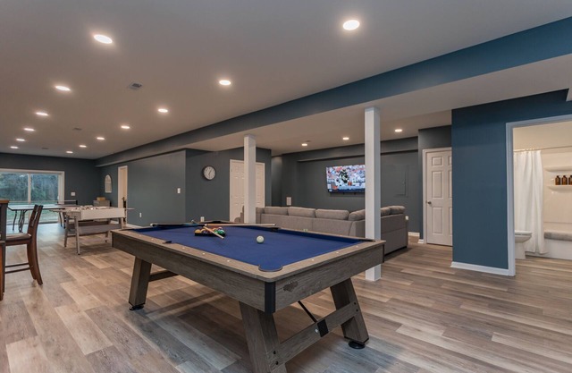 Epic ~ Game Room, Hot Tub, Firepit, BBQ ~ 7 min to Shenandoah National Park