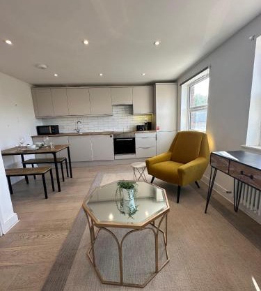 Epsom High Street Retreat Stylish 1-Bed Flat