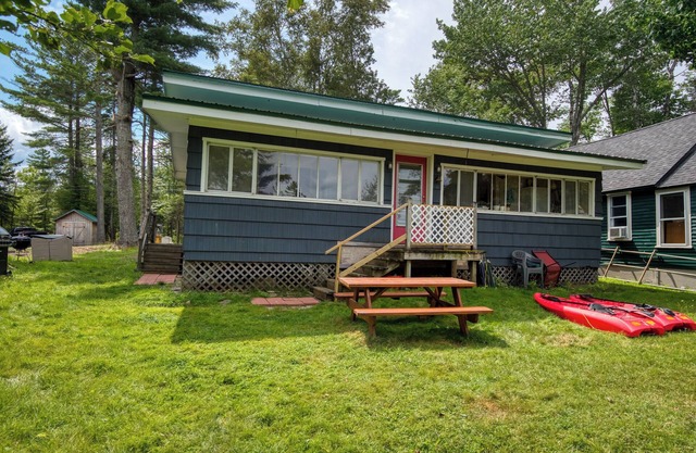 Ernie's Place - Pequeña cabaña en el lago Rangeley y cerca del pueblo de Oquossoc y el puerto deportivo