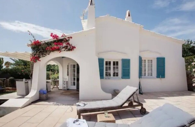 ES CHALET DE BINISAFUA, A 40 METROS DEL MAR