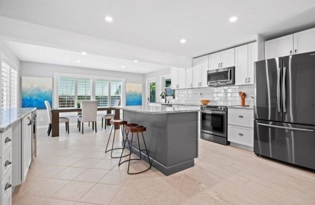 Escape to 5 Palms of Jupiter just minutes from the beach!!