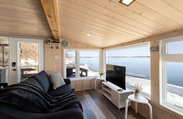 Waterfront Loft with Hot Tub, BBQ and Fire Pit