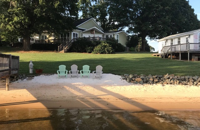 Escape al lago! Lujosa casa de aguas profundas en Lake Norman con playa privada y muelle