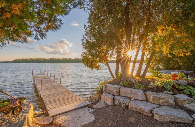 Kangaroo Lake Water Frontage, Great Family Location!