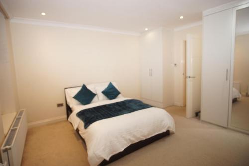 Evergreen Aparments, flat 6