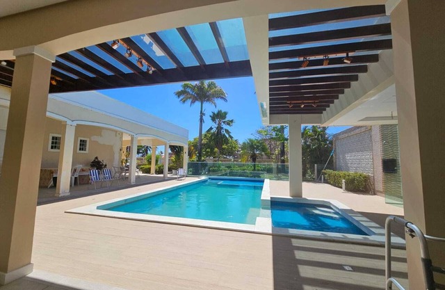 Excelente casa en Barra de Sirinhaém 6 suites con piscina a 50 m del mar