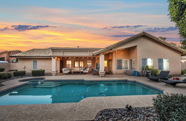 Exceptional Islands Heated Pool/Spa Home! Sleeps 12. 30 Night Min.