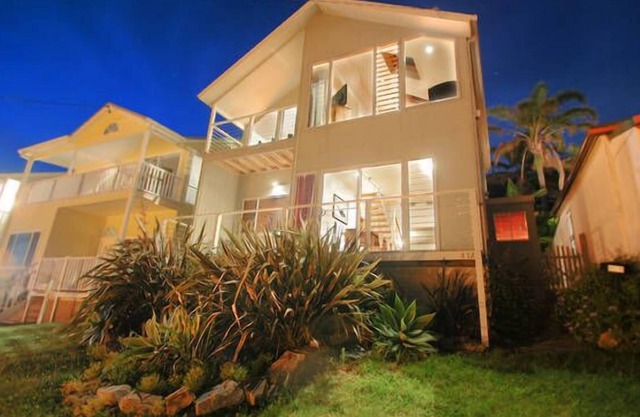 Excepcionales vistas al mar en esta casa moderna, orientada a la familia.