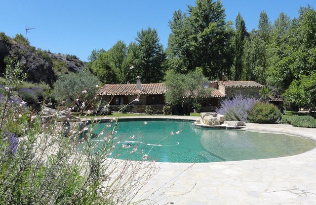 Excelente redil con espléndida piscina en un entorno excepcional, sin vecinos.