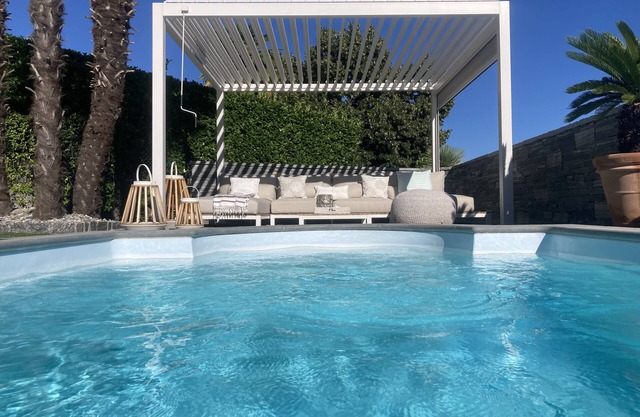 Exclusiva villa de 4 1/2 habitaciones, con 2 plazas de aparcamiento, piscina.