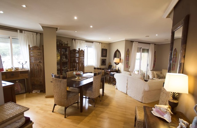EXCLUSIVO APARTAMENTO DE LUJO DE 5 estrellas, 170 m2, AMPLIO ATICO Y SUITES DE 2 DORMITORIOS