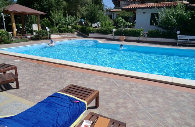 CASA ESMERALDA, PISCINA de agua salada, pinos y azul mar Mediterráneo limpio