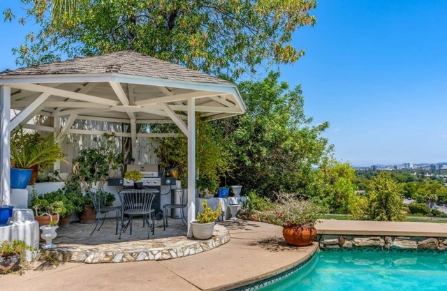 Exclusive WestHills House with Incredible View of the Valley