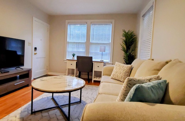 Executive Apt- Steps To The Beautiful Downtown Avondale, Parks, & More!
