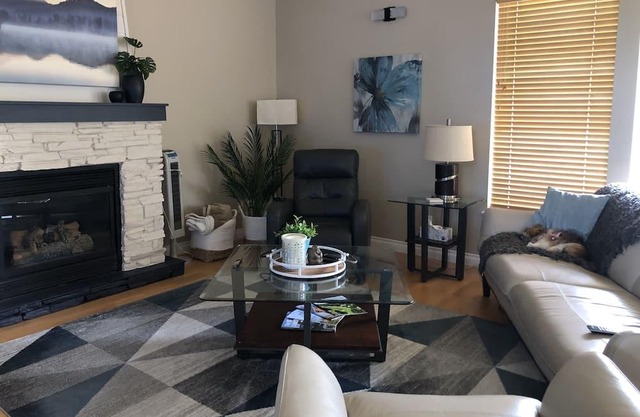 Executive rancher in Crown Isle available for seasonal rental