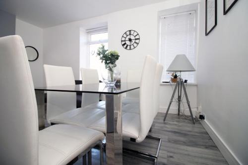 Executive Style 2 Bed Flat in Bridgend F2