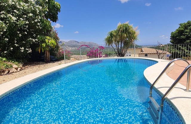 Villa Ejecutivo de aire acondicionado con piscina privada, la montaña y vistas al mar