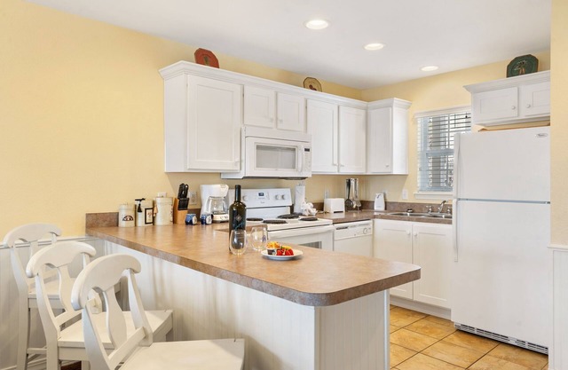 Expansive Lake Access Condo-Free Daily Tickets-Peaceful Views-Cmty Pool-Mini Golf