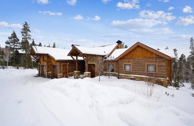 Experience stunning views at The Great Escape, with a private hot tub.