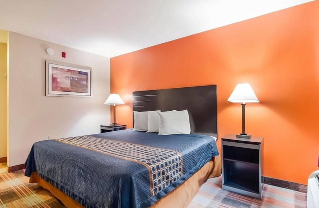 Explore Atlanta from Stylish Mableton Getaway! Free Parking!