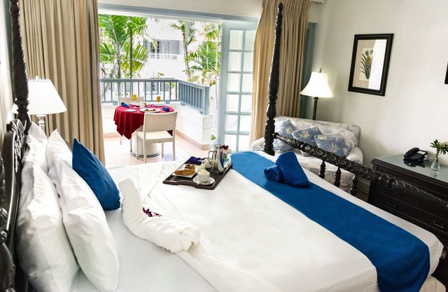 Explore Worthing Beach! Large Unit w/ Private Balcony, Onsite Pool, Great Views!