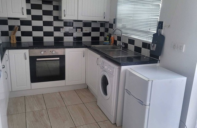 Exquisite 3-bed Royal Pearl Home in Greater London