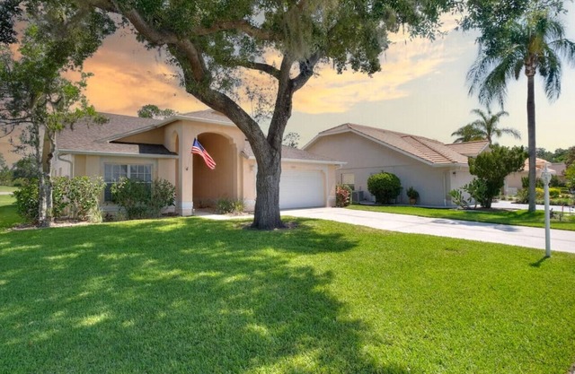 Exquisite 3 bedroom & Heated Pool - Tara Golf Club